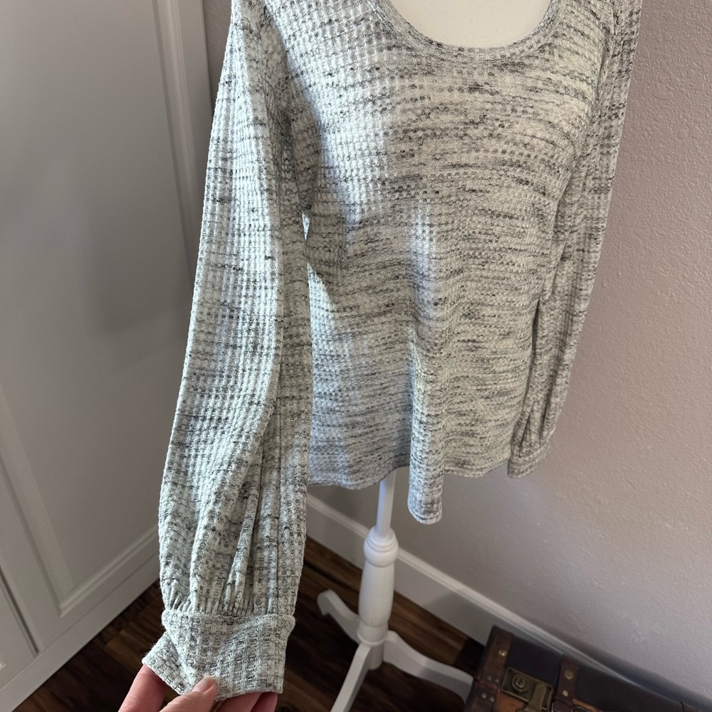 Express Textured Gray Knit Top - Picture 3 of 10